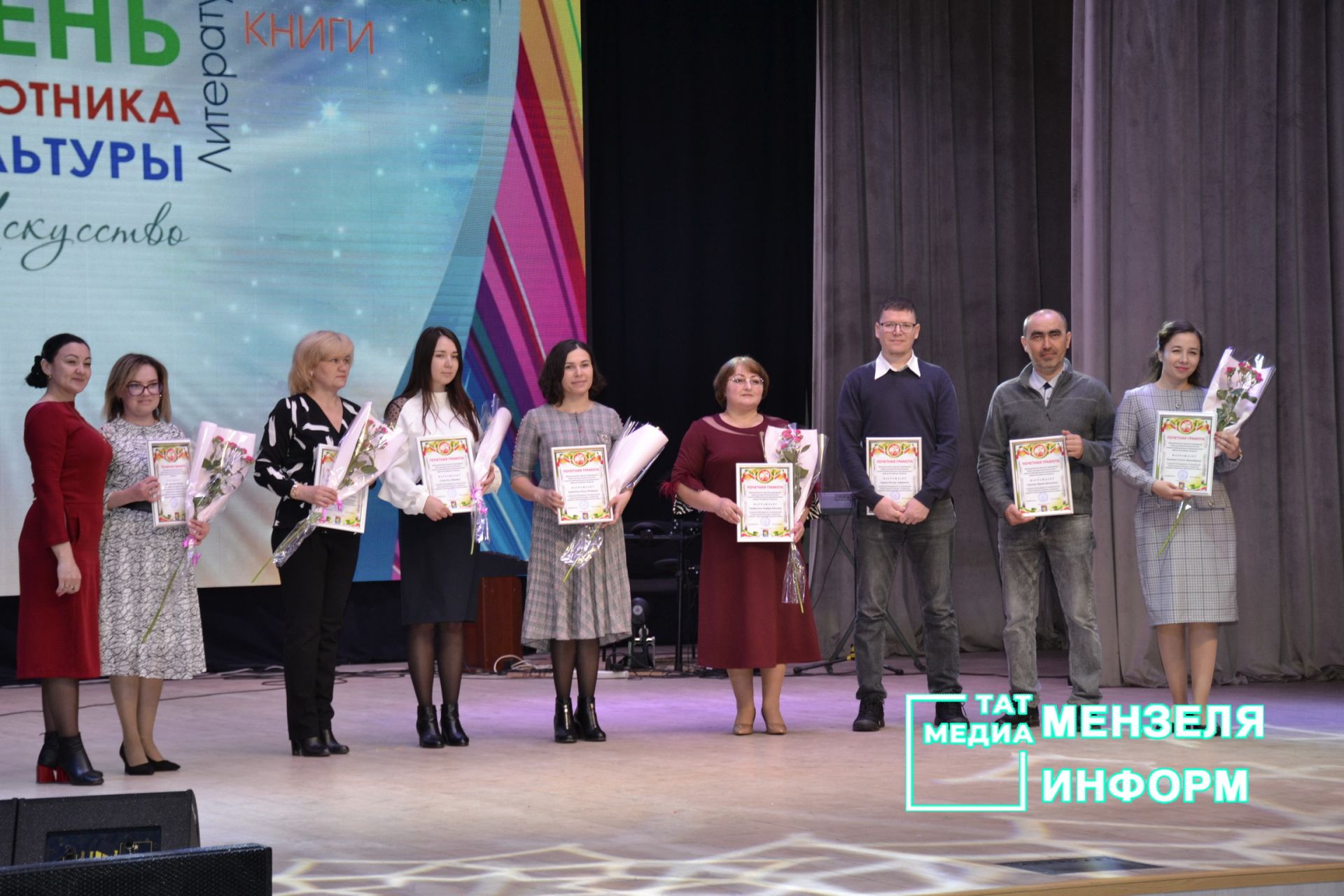 Работники культуры получили награды, соревновались в "Караоке батл"