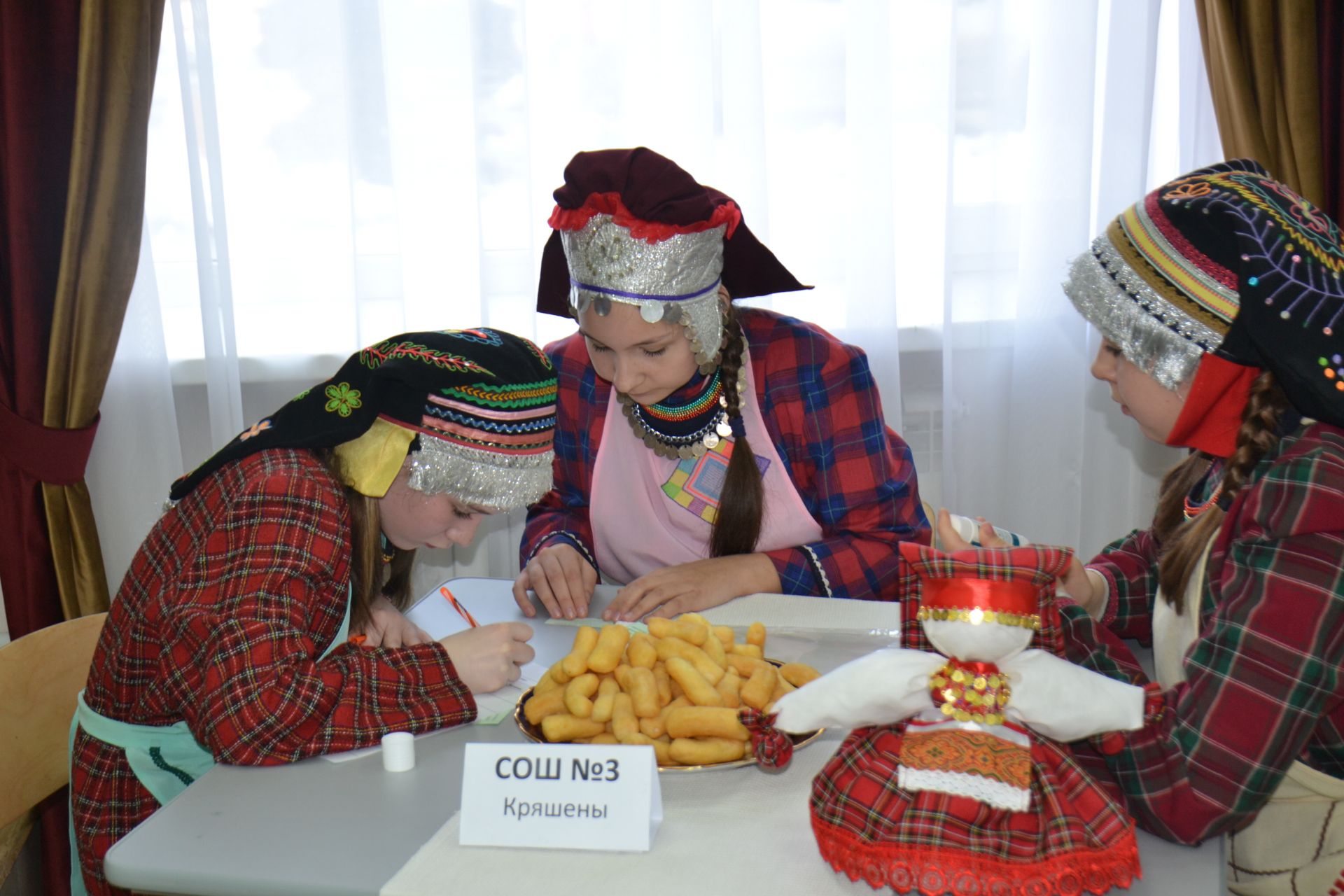 Мгновенья фестиваля народов Татарстана в СОШ №2