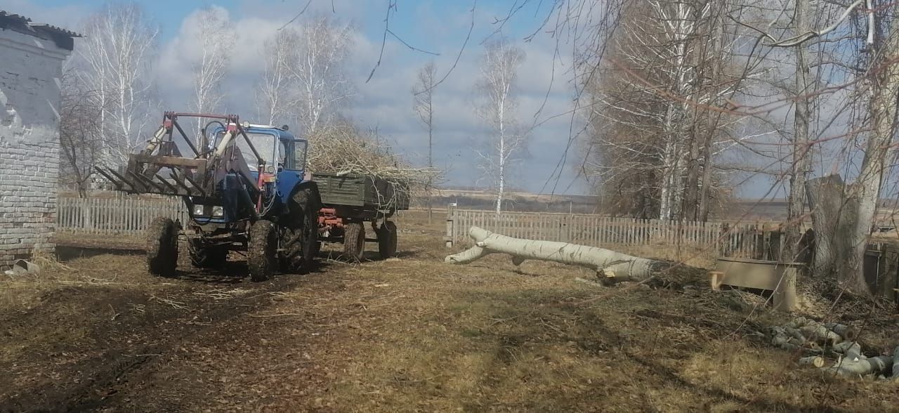 В Кадряковской ООШ прошел субботник