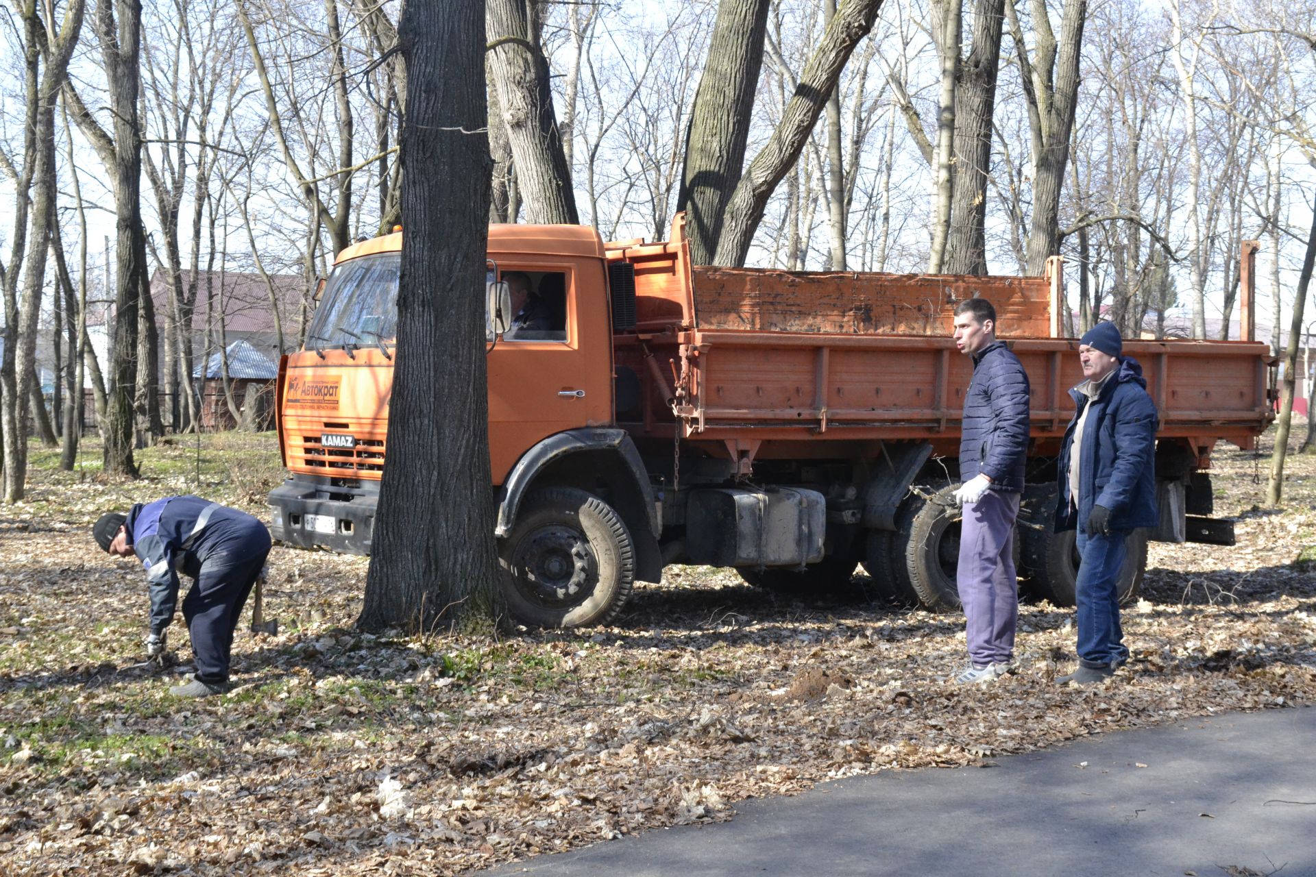 В парке имени Ленина, на территории озера Кучканка прошли субботники.