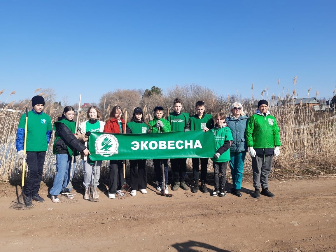 В парке имени Ленина, на территории озера Кучканка прошли субботники.