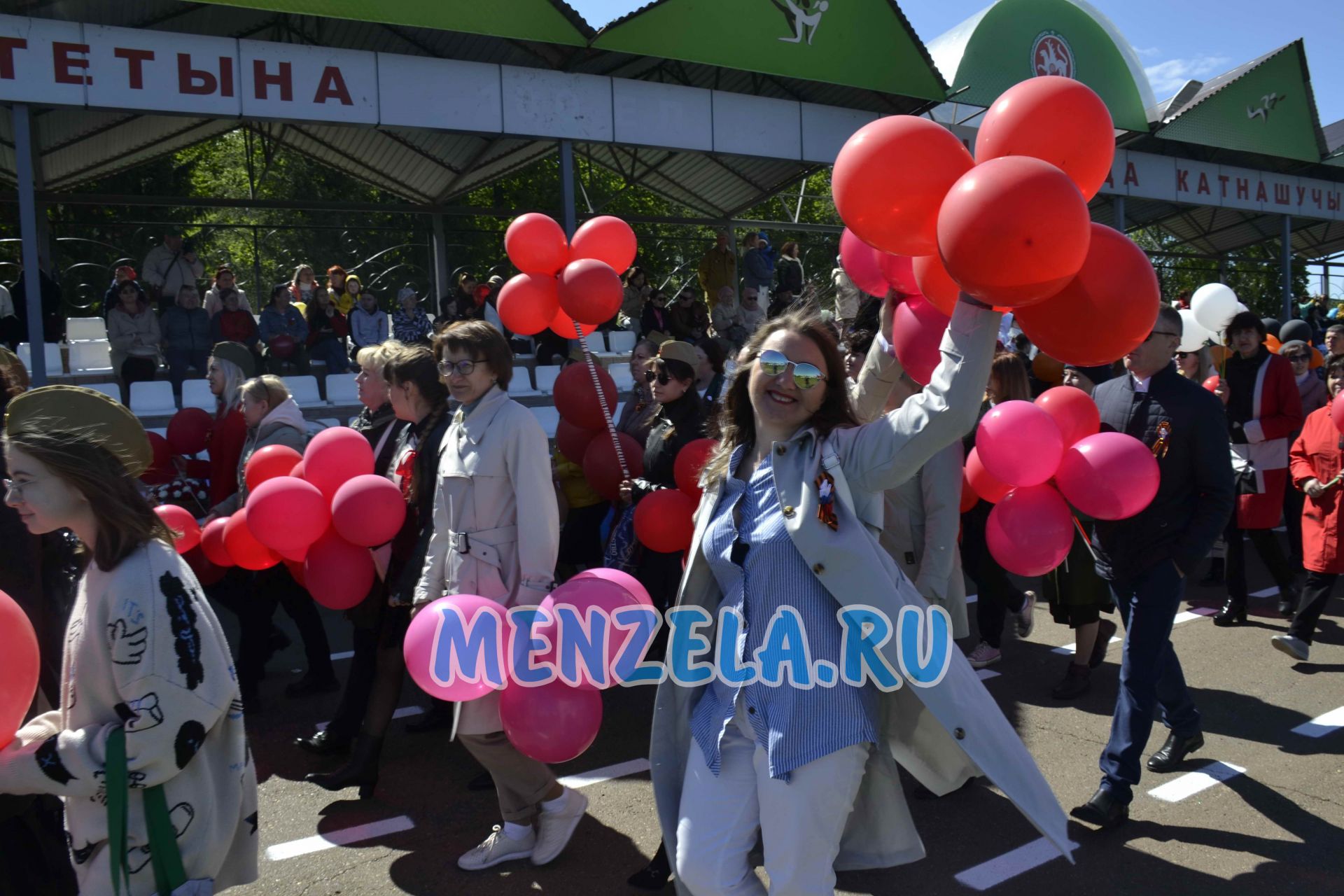 Торжественное шествие на стадионе Ленина колонн в честь 9 Мая. Мензелинск -2023