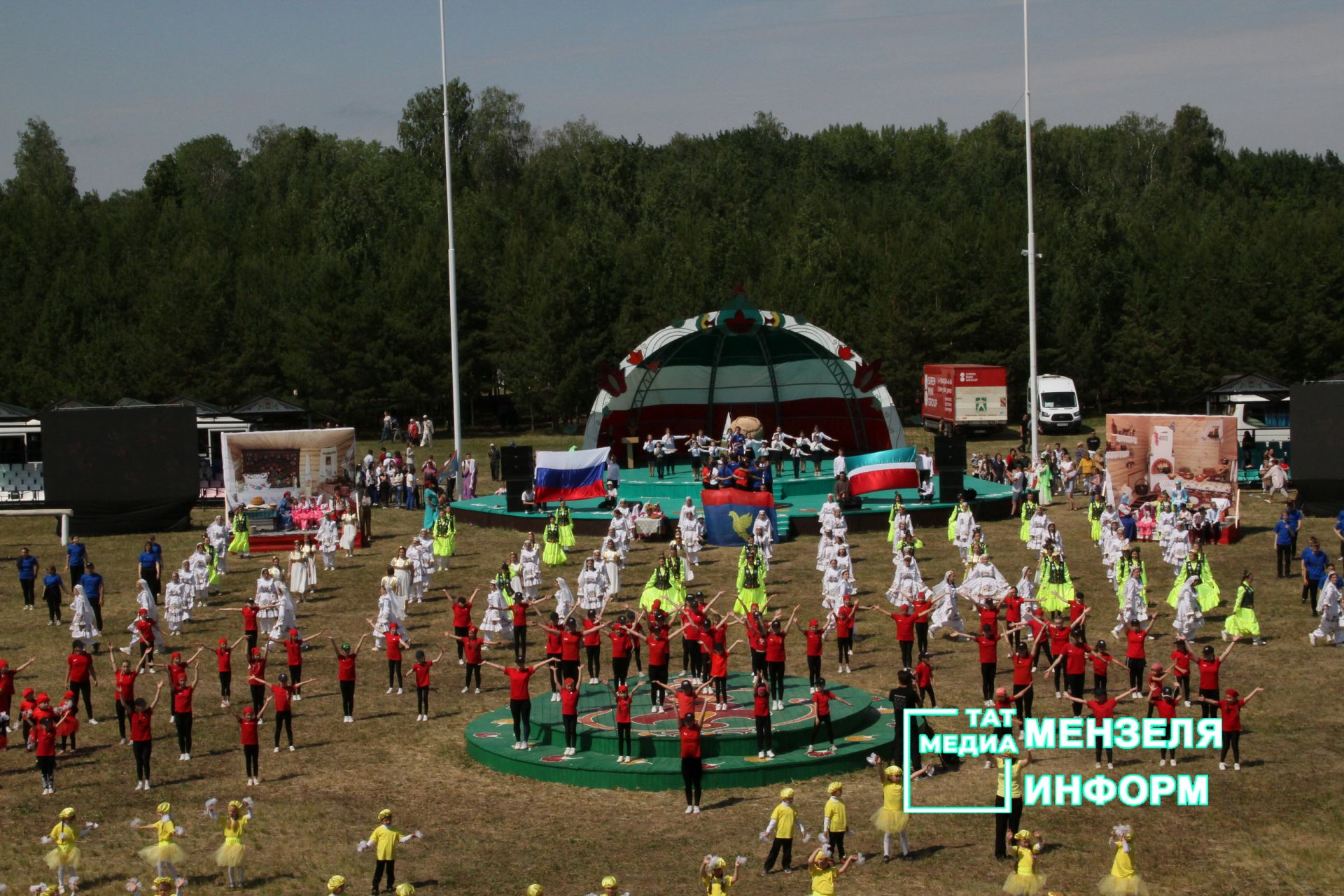 Театрализованное представление на мензелинском Сабантуе