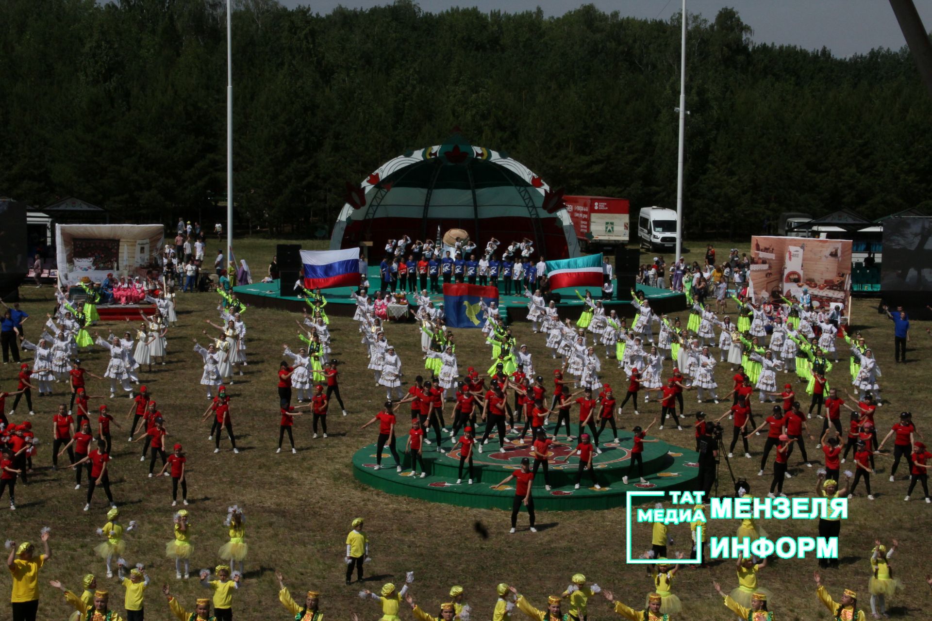 Театрализованное представление на мензелинском Сабантуе