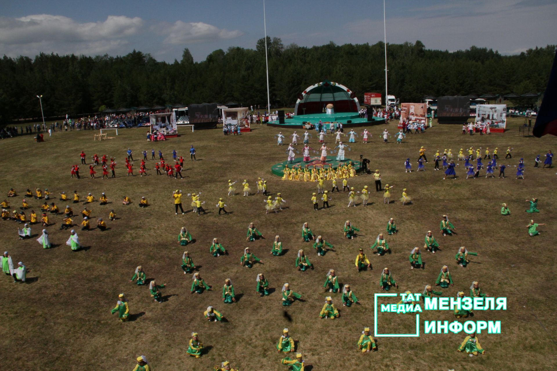 Театрализованное представление на мензелинском Сабантуе