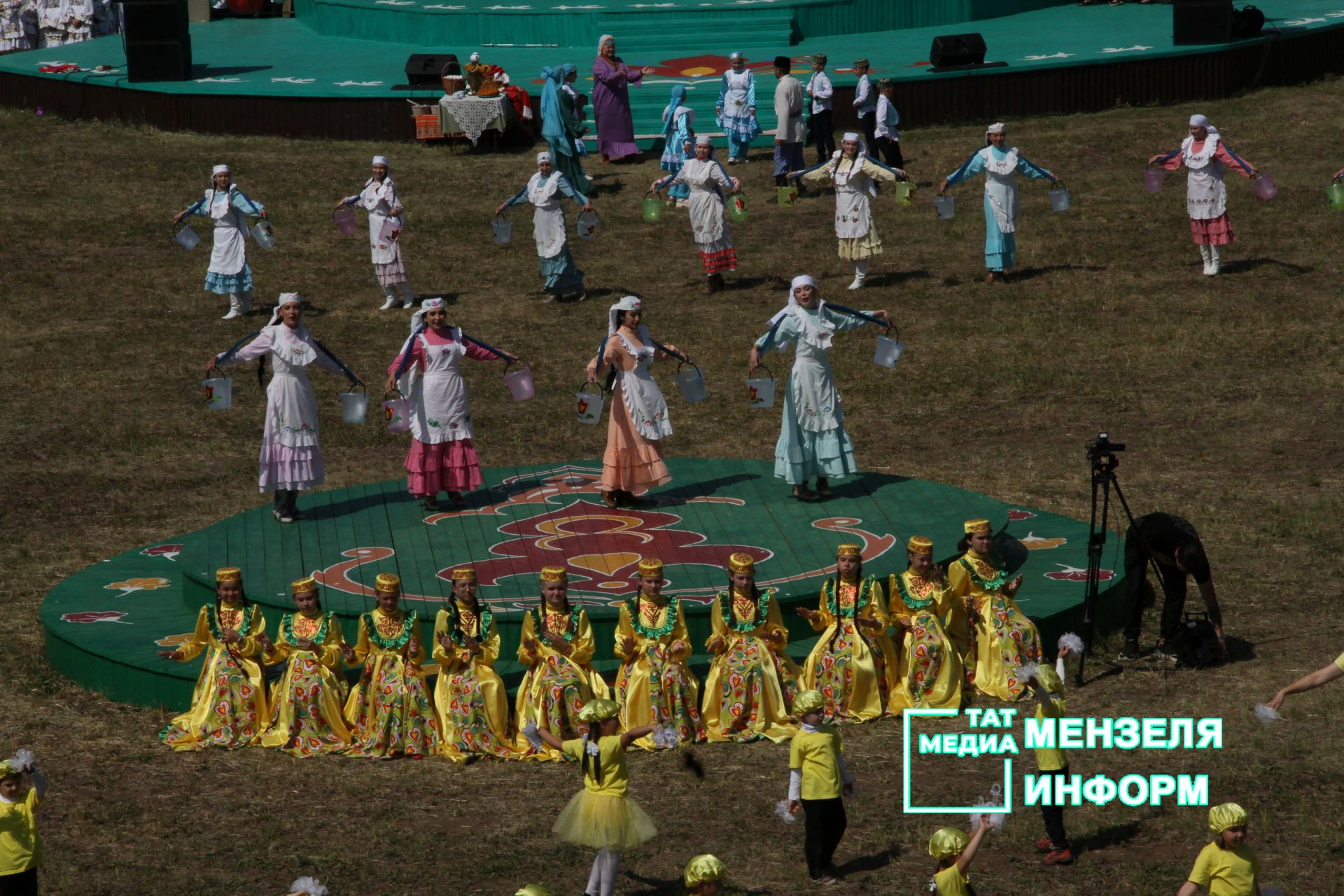 Театрализованное представление на мензелинском Сабантуе