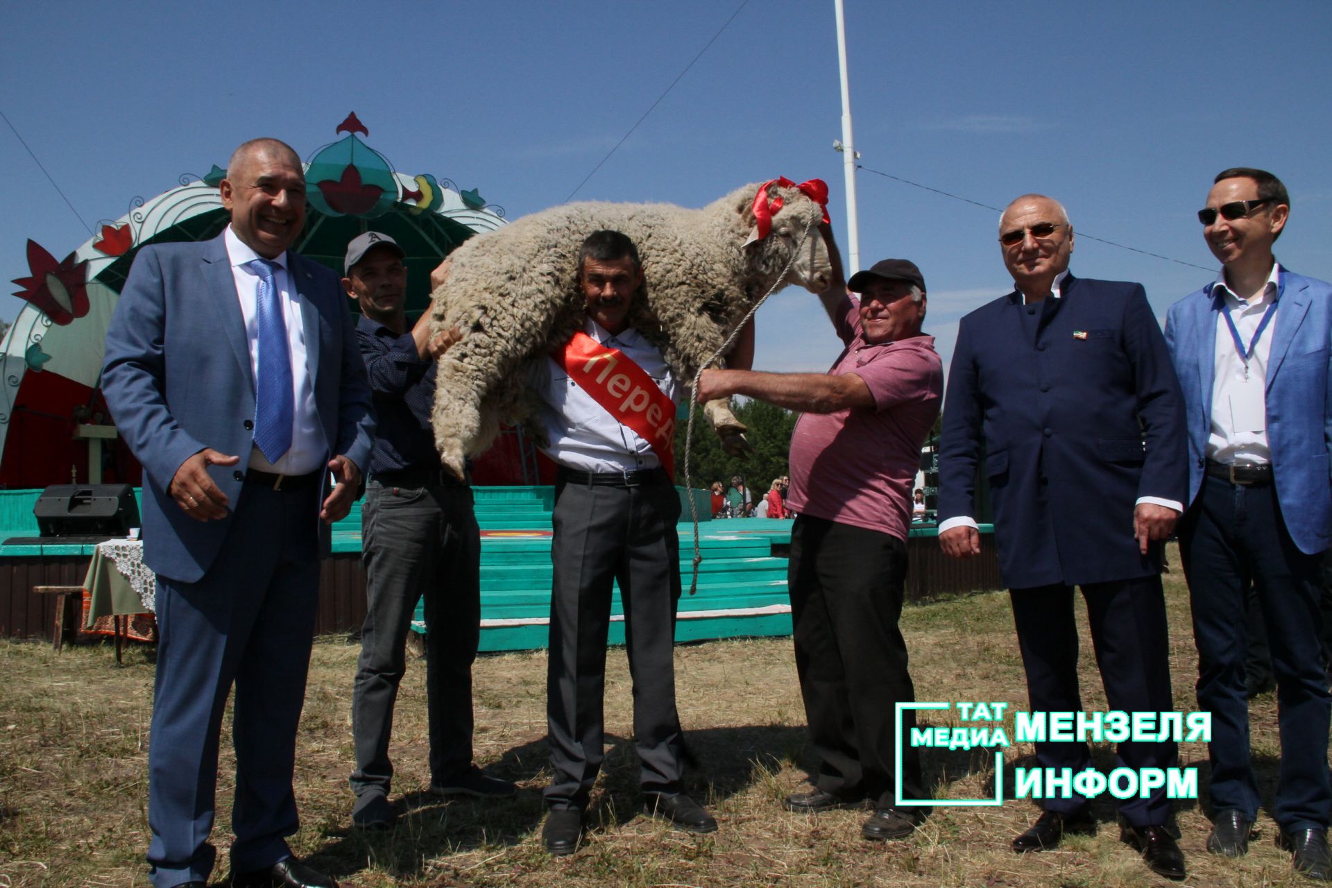 На Сабантуе в Мензелинске наградили передовиков района