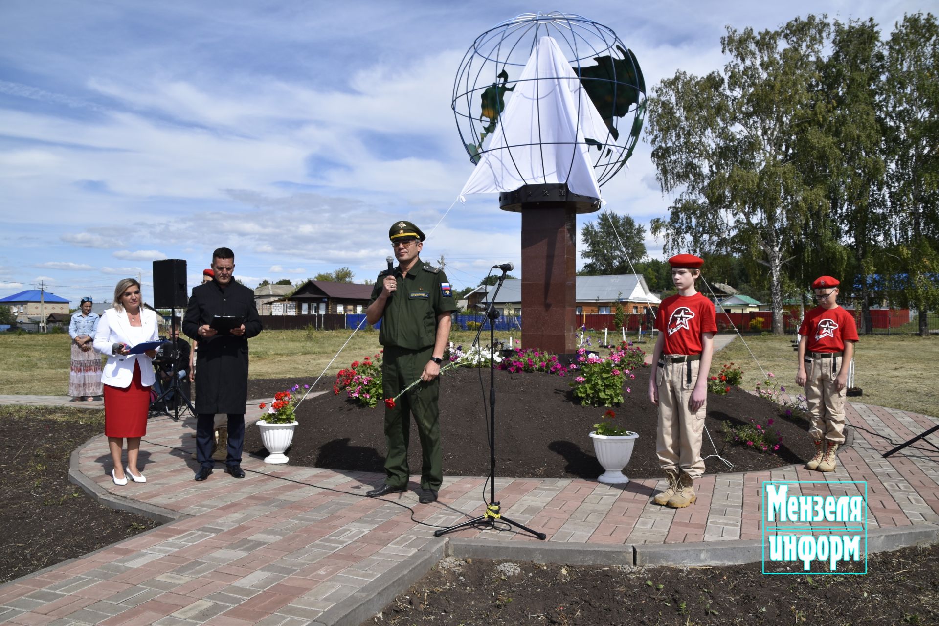 памятник егору гайдару в москве