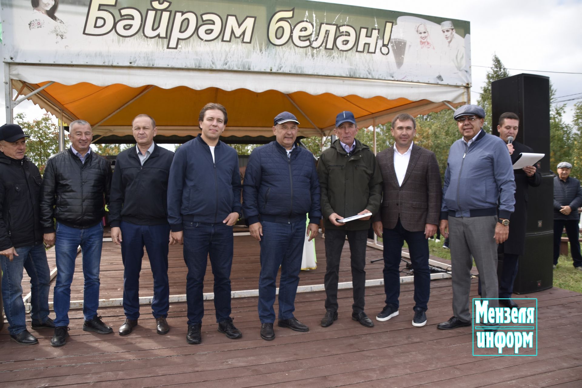 Работники ООО "Заиковский" награжденные в день открытия молочно- товарного животноводческого комплекса