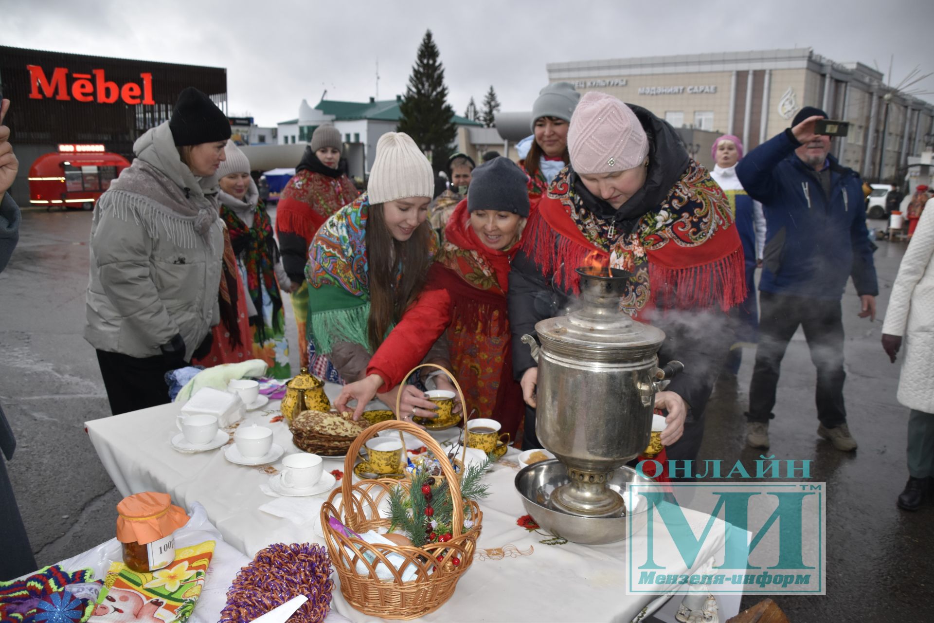 Мгновения праздничной ярмарки в Мензелинске