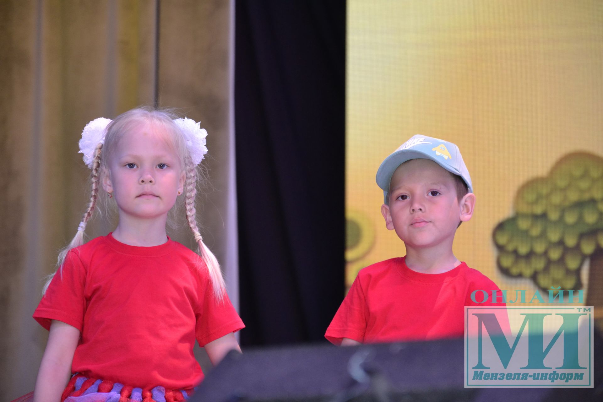 На сцене районного Дворца культуры прошел районный фестиваль детского творчества «Весенняя капель-2024»