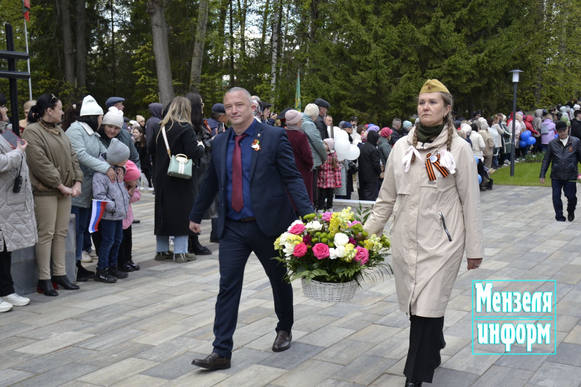 В парке имени Ленина г. Мензелинск состоялось возложение цветов в память о погибших в Великой Отечественной войне