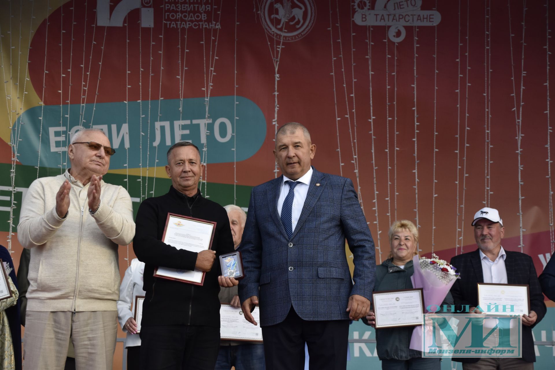 Награждение мензелинцев в честь Дня Республики