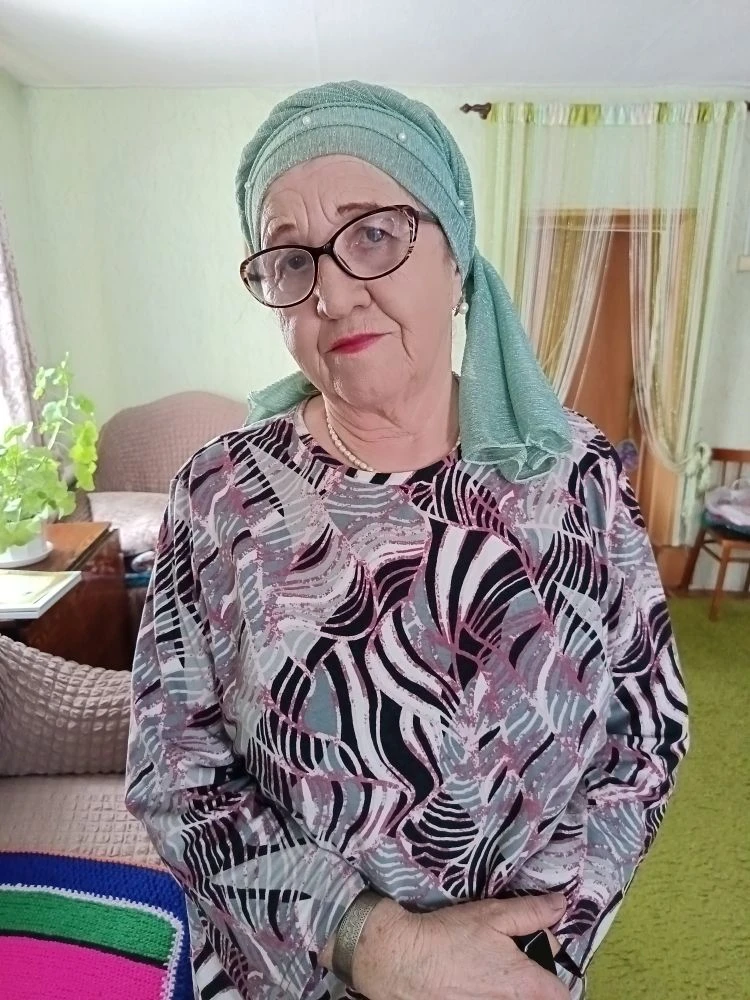74-летняя Наиля Салимгареева с первых дней СВО шьет нательное белье для бойцов