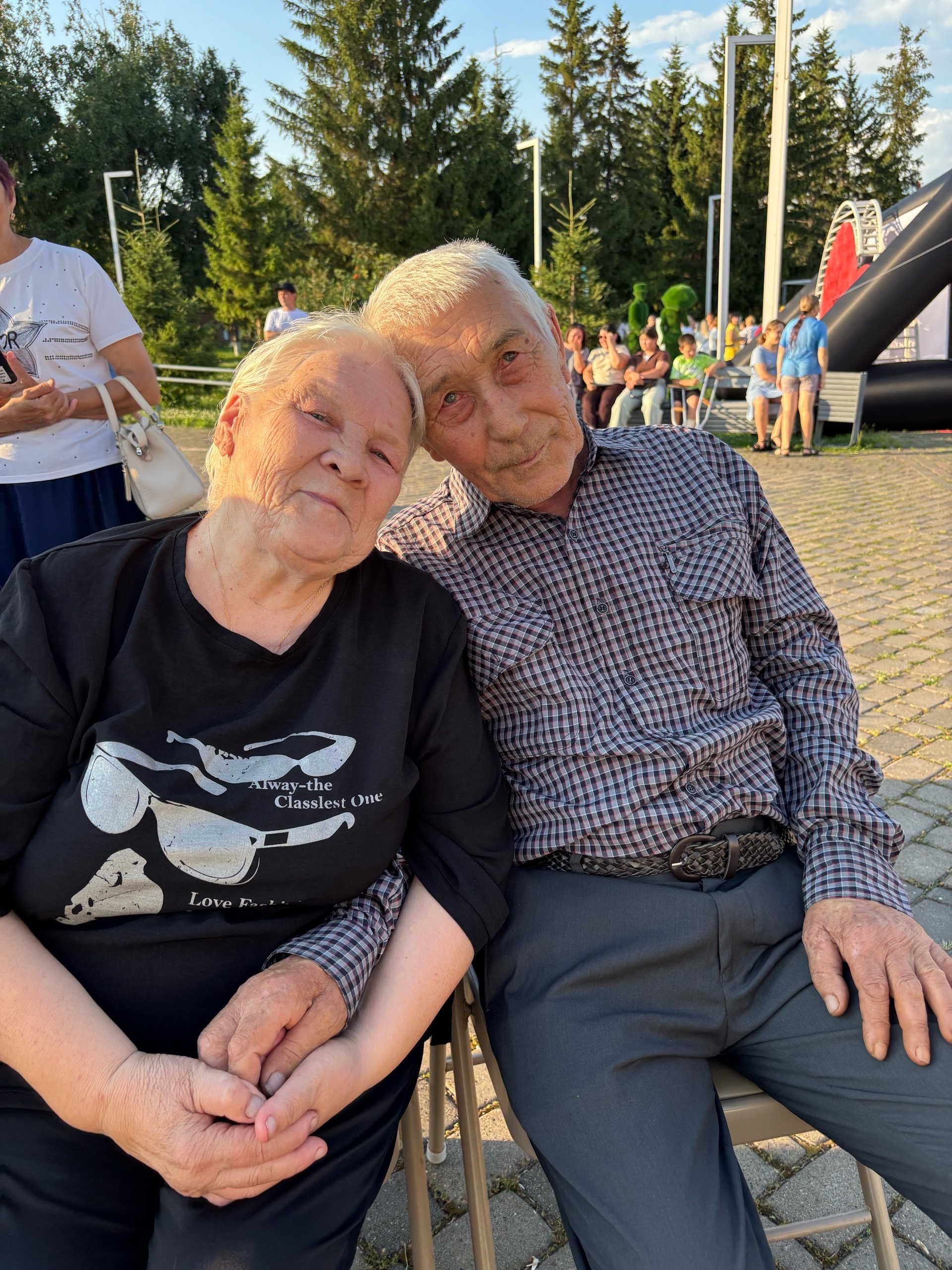 55 лет рука об руку: семья Козенковых отметила изумрудную свадьбу