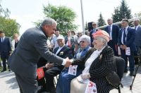 Минниханов в День пожилых людей призвал татарстанцев позвонить близким