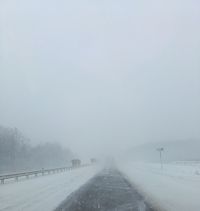 В связи с неблагоприятными погодными условиями водителям  рекомендует не выезжать за пределы населенных пунктов