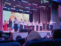 Весенний подарок: в районном Дворце культуры чествовали прекрасную половину человечества