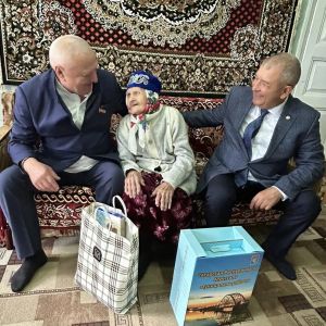 106-летнюю долгожительницу Мензелинского района поздравили с Днем пожилых