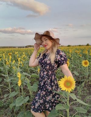 Бүген, 12 август көнне үзенең туган көнен хезмәттәшебез, каләмдәшебез Дифиза НУРИЕВА билгеләп үтә!