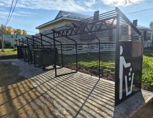 В Мензелинске обновляют контейнерные площадки