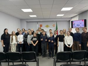 Школьники СОШ №2 познакомились с профессией полицейского