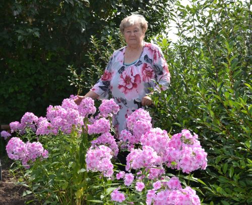 Жительница Мензелинска Алевтина Шишканова: С нетерпением жду, когда распустится каждый цветочный бутон