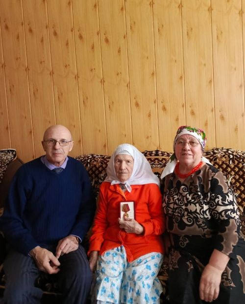Ветеранам тыла, проживающим в Староматвеевском сельском поселении, вручены юбилейные медали