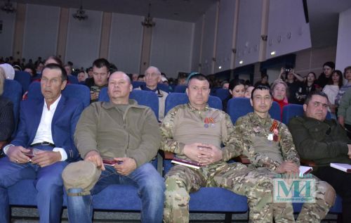 В память о сыне и во славу живых: в Мензелинском районе вручили боевые награды героям СВО