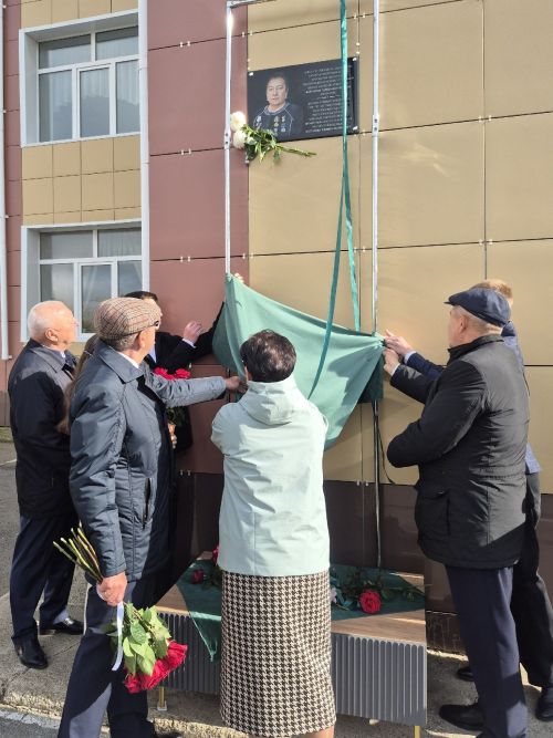 Минзәлә авыл хуҗалыгы техникумында Эльвира Фаттаховага багышлап мемориаль такта ачылды