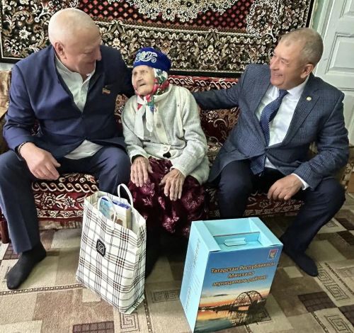 106-летнюю долгожительницу Мензелинского района поздравили с Днем пожилых