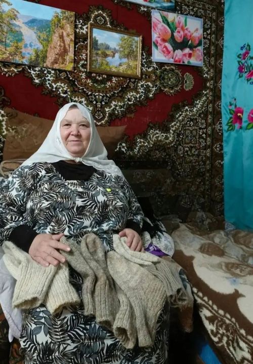 Жительница Мензелинского района вяжет носки для бойцов в память о погибшем сыне