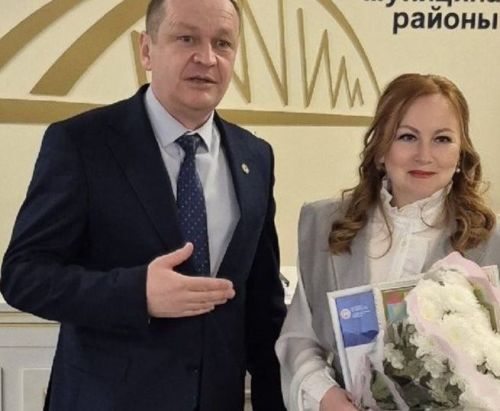 Минзәлә шәһәре тәрбиячеләренә район башлыгы бүләкләре тапшырылды