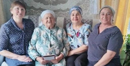 Минзәлә районы Бикбау авылы тыл ветераннарына бәйрәм бүләкләре тапшырылды