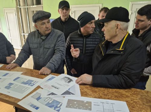 Минзәлә районы башлыгы Айдар Салахов төзелеш барган объектларны карады