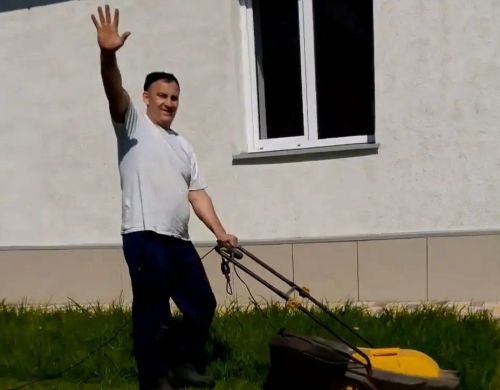 В Мензелинске бюджетные организации приступили к покосу травы