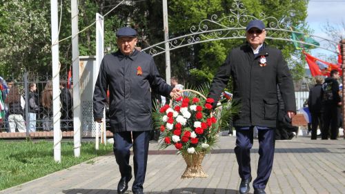 В День Победы в Мензелинске возложили цветы к бюсту Мусы Джалиля