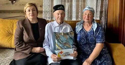 Минзәлә районының Югары Тәкермән авылында яшәүче тыл хезмәтчәне Габдулла  Юмаев 95 яшьлек юбилеен билгеләп үтте
