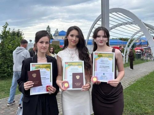 Семь выпускников школы № 1 Мензелинска окончили учебу с медалями