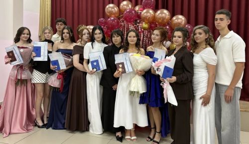Четыре выпускника СОШ № 2 Мензелинска получили медали