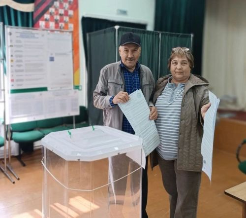 Минзәлә районы Бикбау авылында беренче булып Гилметдиновлар гаиләсе тавыш бирде