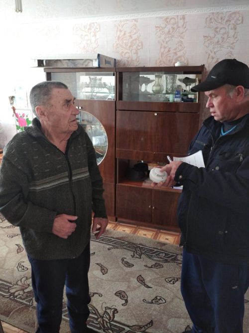 В Мензелинском районе началась установка пожарных извещателей  в квартирах и домах многодетных семей и одиноко проживающих граждан