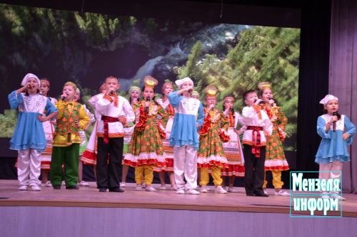 Район мәдәният сараенда Халыклар бердәмлеге көне уңаеннан бәйрәм концерты узды