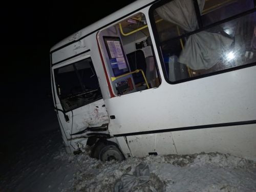 В Мензелинском районе на трассе М-7 столкнулись автобус и МЕRСЕDЕS