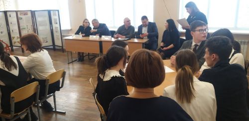 Учащиеся Мензелинской средней школы № 3 попробовали себя в роли политиков, психологов, историков
