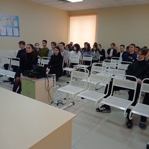 В рамках фестиваля «Ак халатлы фәрештәлә – Ангелы в белых халатах» учащиеся городских школ Мензелинска побывали в ЦРБ