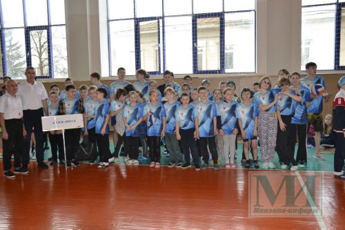 В Мензелинске проходят соревнования по плаванию на приз главы района Айдара Салахова