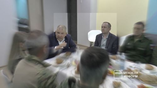 Глава Мензелинского района встретился с мобилизованными, прибывшими в отпуск.
