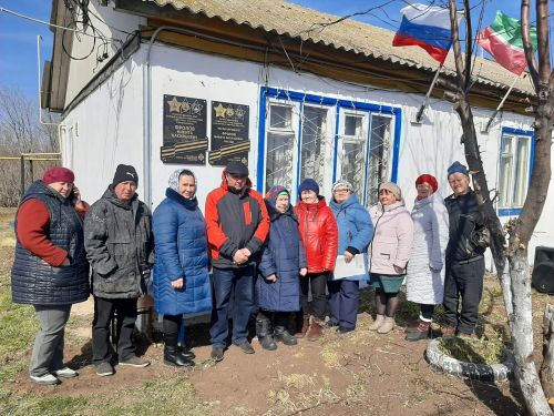 В деревне Верхние Юшады установили мемориальную доску в честь Полного кавалера Ордена Славы