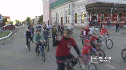 Несколько сотен мензелинцев приняли участие в велопробеге, посвященном Международному Дню семьи